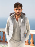 Gilet Cappuccio 100% Capri light grey linen gilet worn by model Gilet Cappuccio 100% Capri light grey linen gilet worn by model