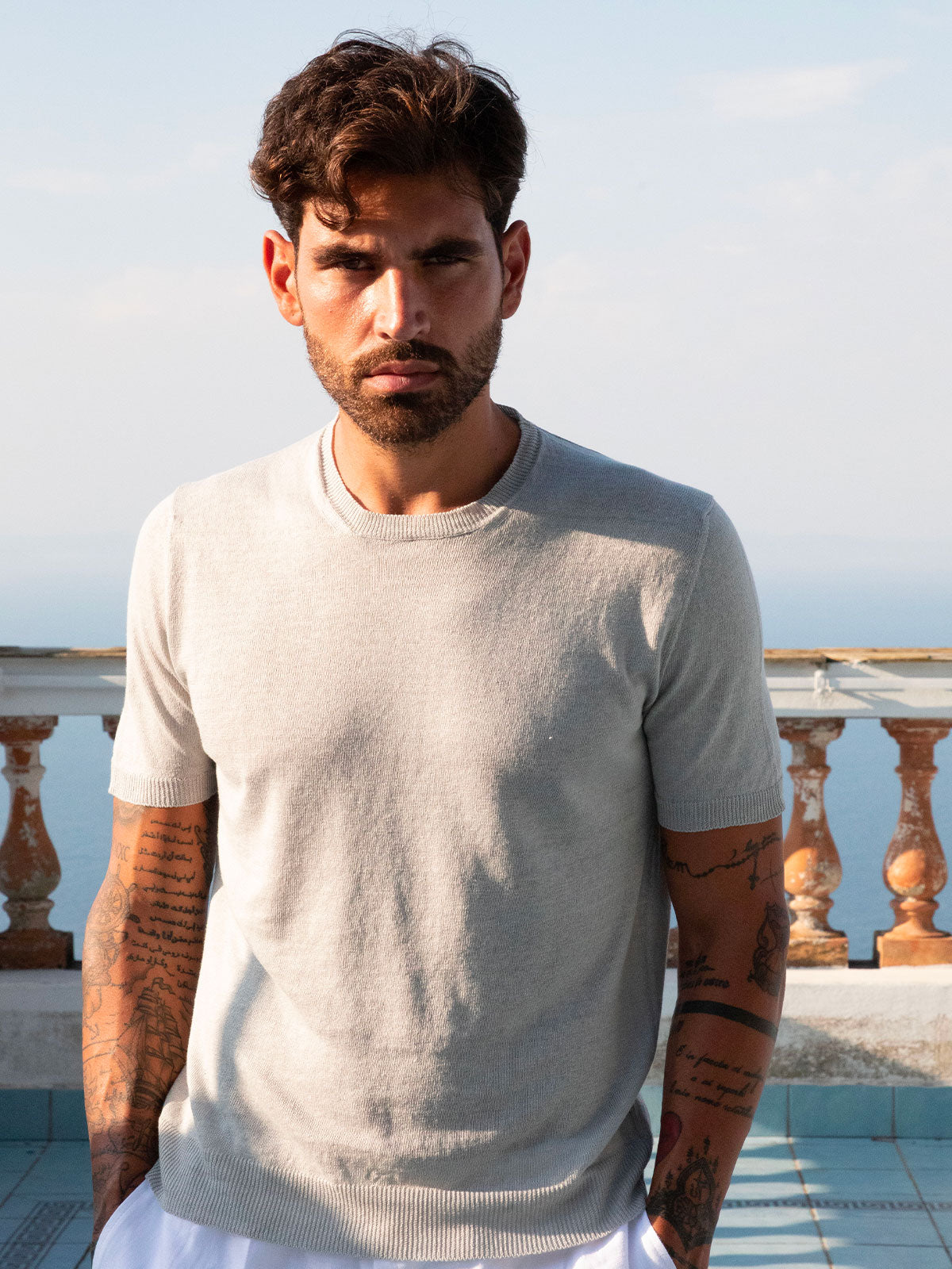 T-Shirt M/C 100% Capri light grey linen t-shirt worn by model T-Shirt M/C 100% Capri light grey linen t-shirt worn by model