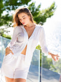 Short Brio 100% Capri pink and white linen short worn by model Short Brio 100% Capri pink and white linen short worn by model