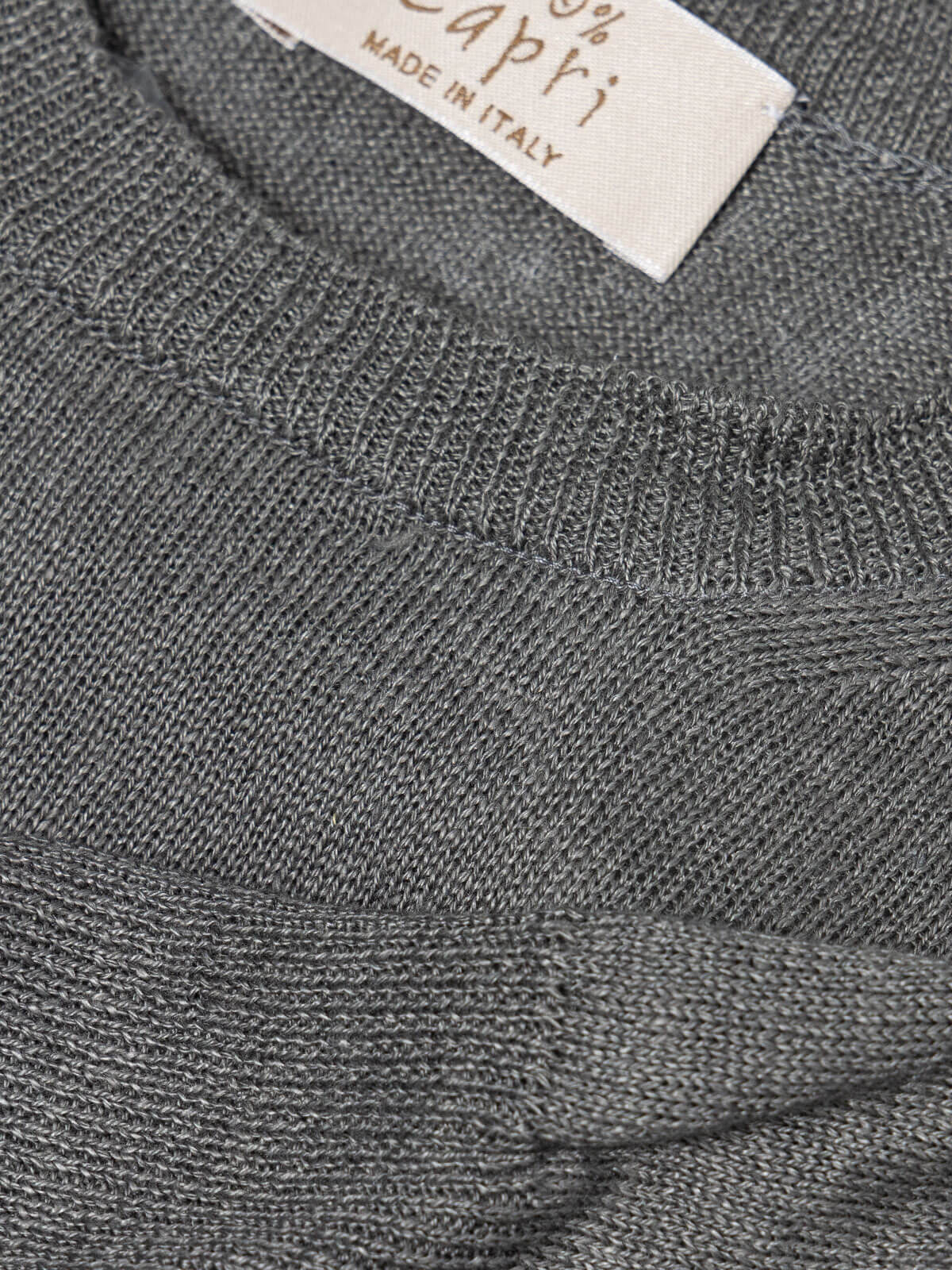 T-Shirt M/L for man 100% Capri linen dark grey t-shirt detail