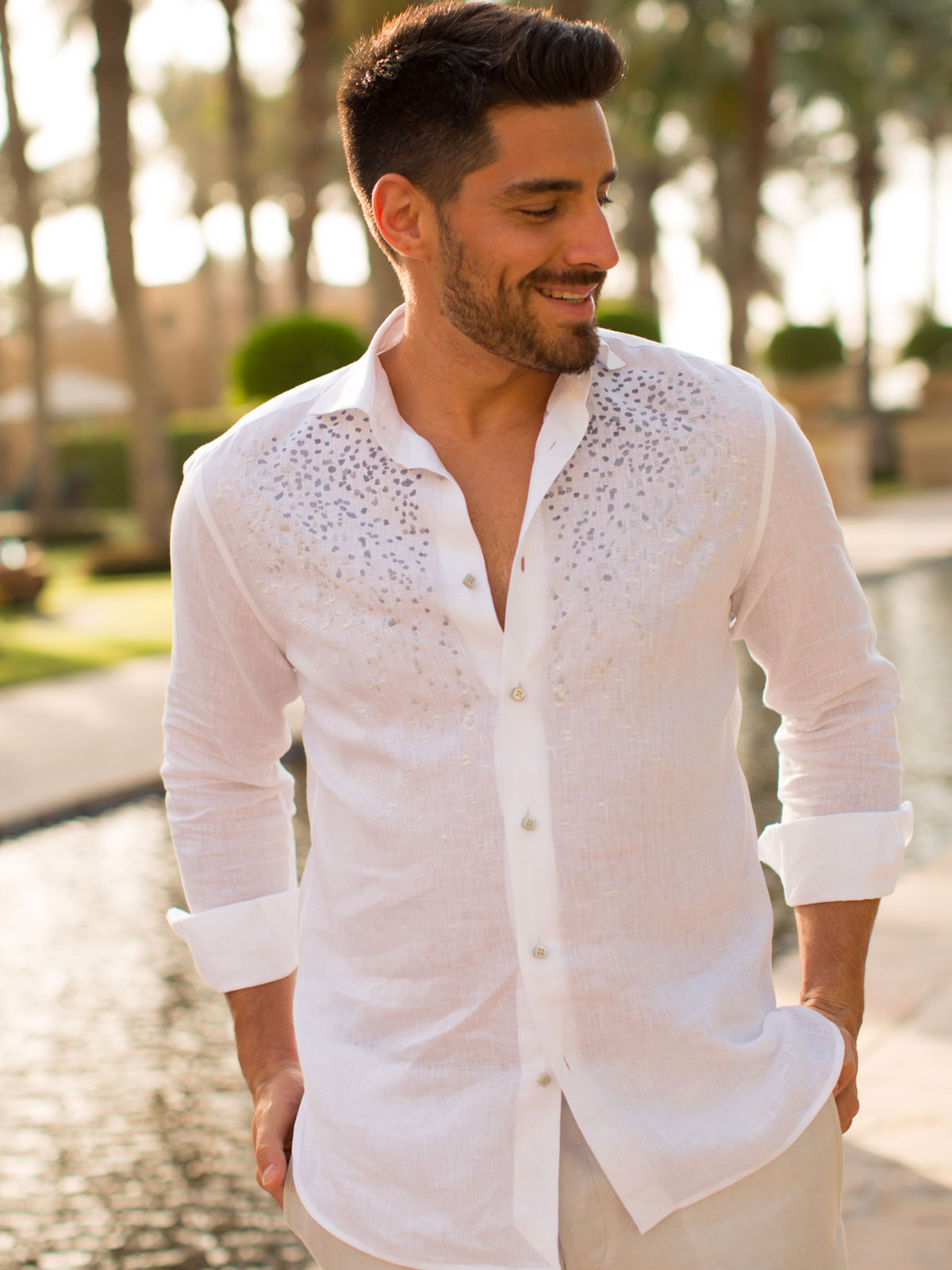 Camicia Coffee 100% Capri white linen shirt worn by model