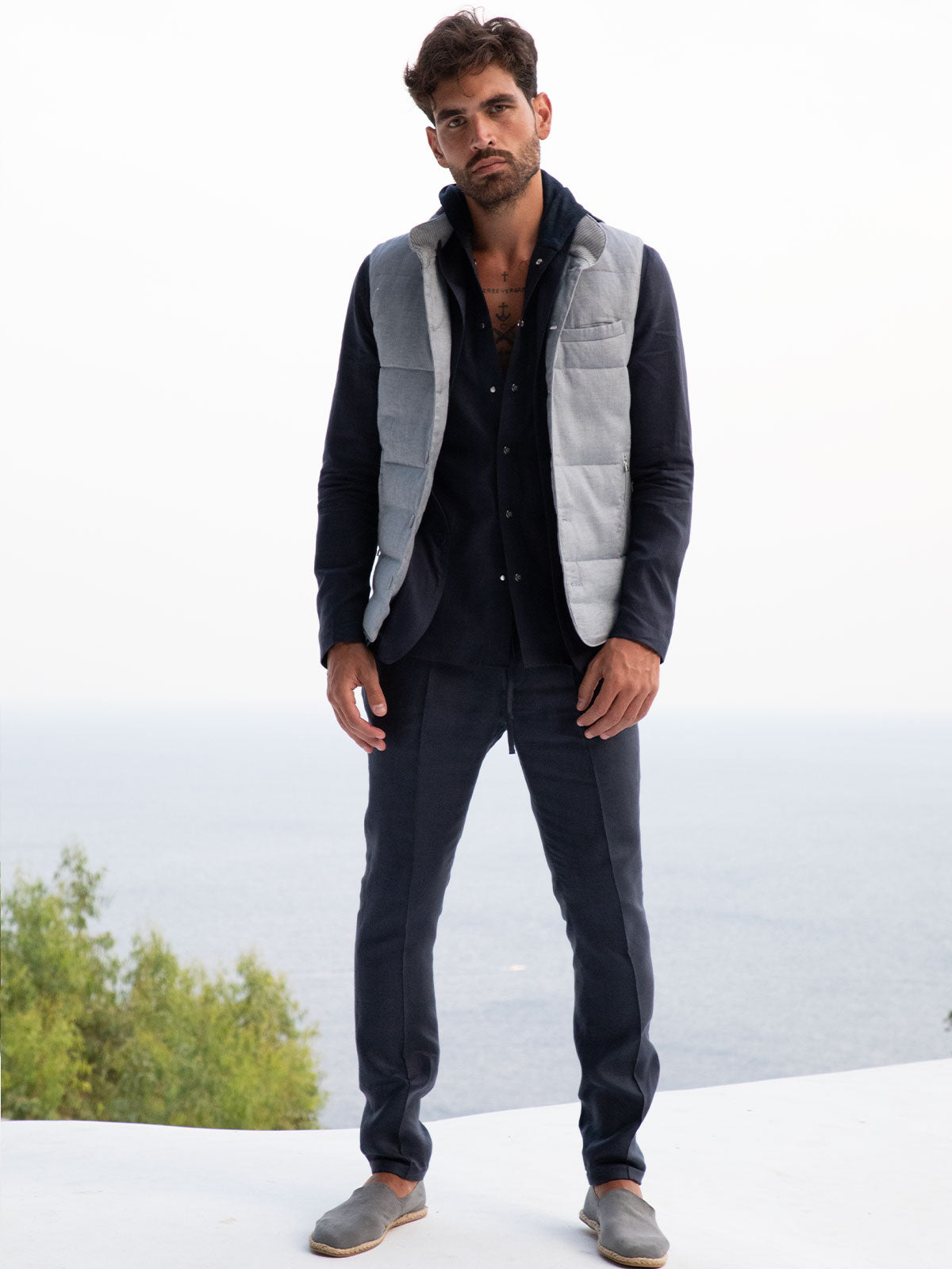 Malta Trouser Man 100 Capri Blu worn by model