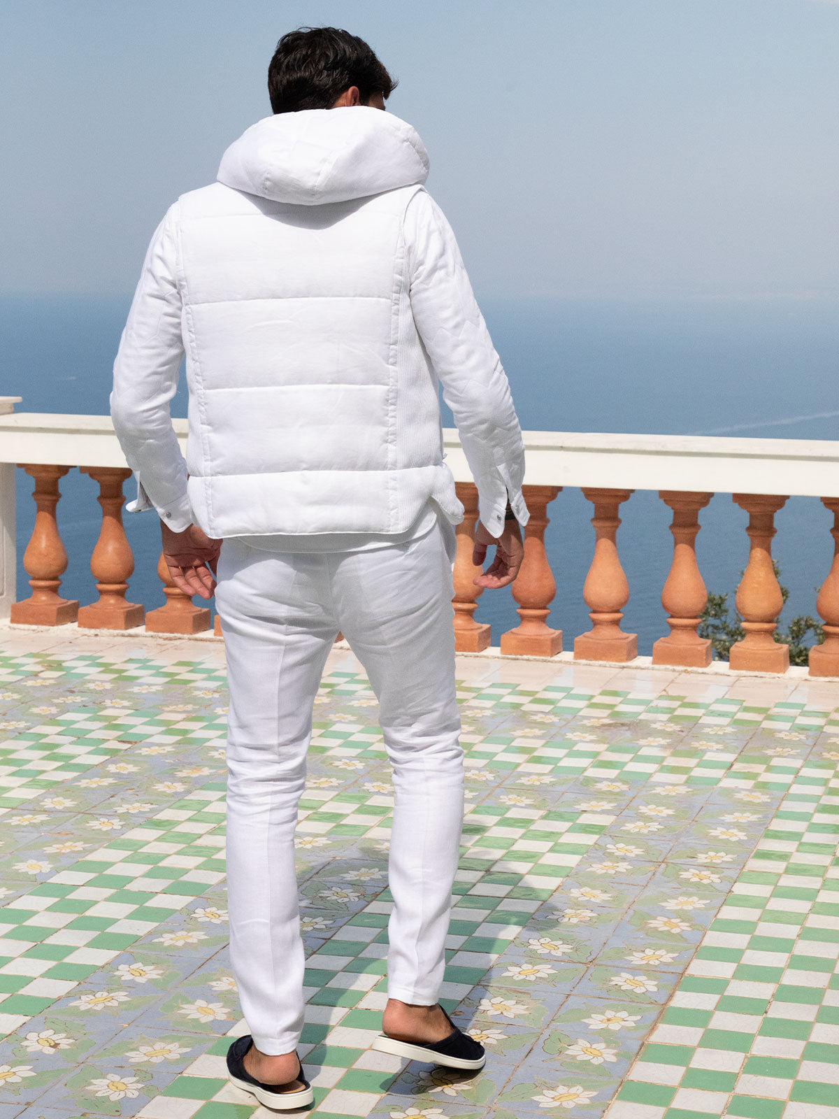 Pantalone Positano 100% Capri white linen trouser worn by model