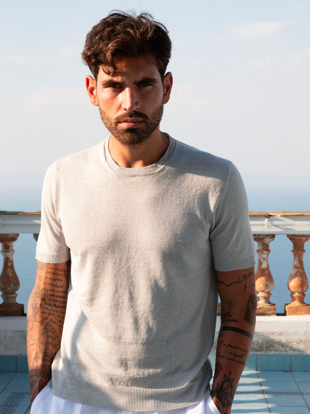 T-Shirt M/C 100% Capri light grey linen t-shirt worn by model
